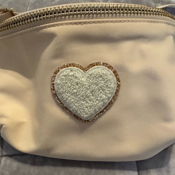 Stoney clover lane sand fanny pack with heart patch - Picture 2 of 5